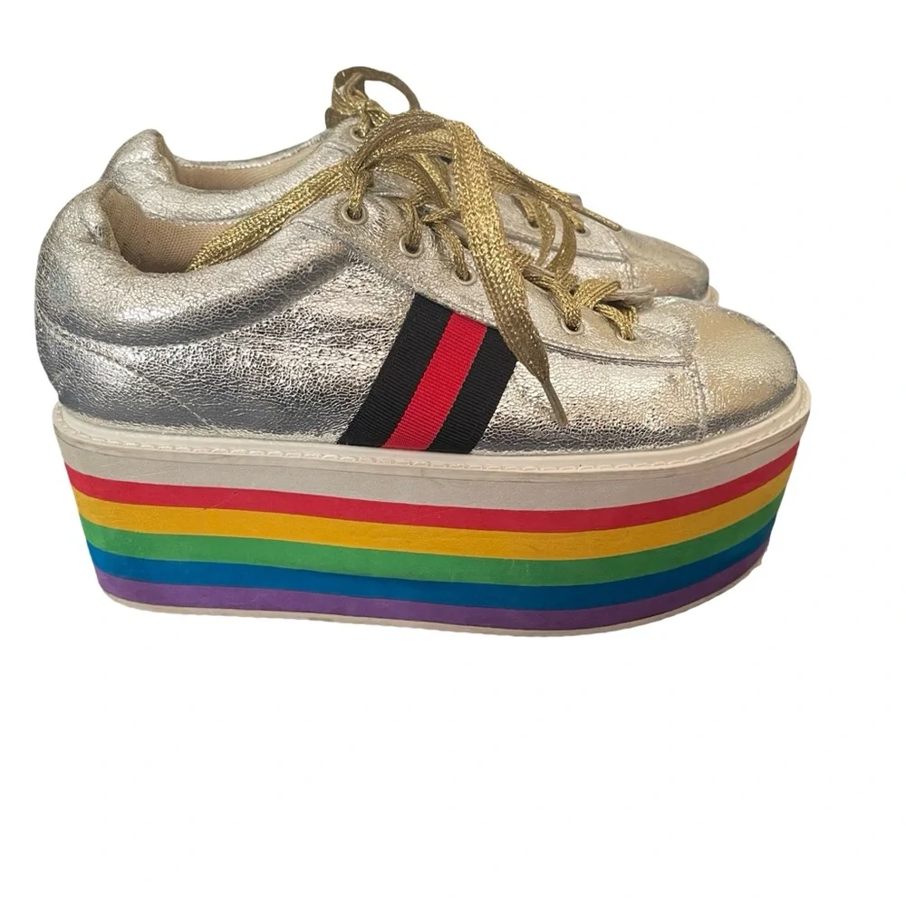 CAPE ROBBIN WOMEN'S MOMO-1 PLATFORM SNEAKER Metallic Silver Rainbow Platform 6 M